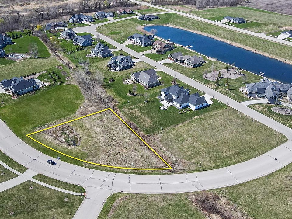 2nd image of 460 N Country Ln