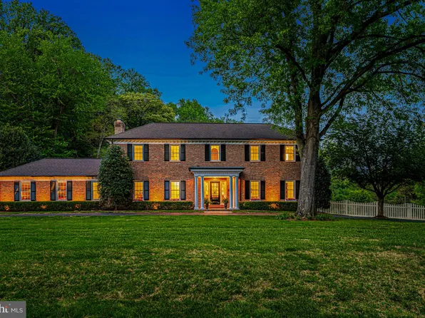 331 Canterwood Ln, Great Falls, VA 22066