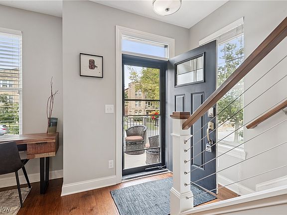 5th image of 1363 W Clifton Blvd