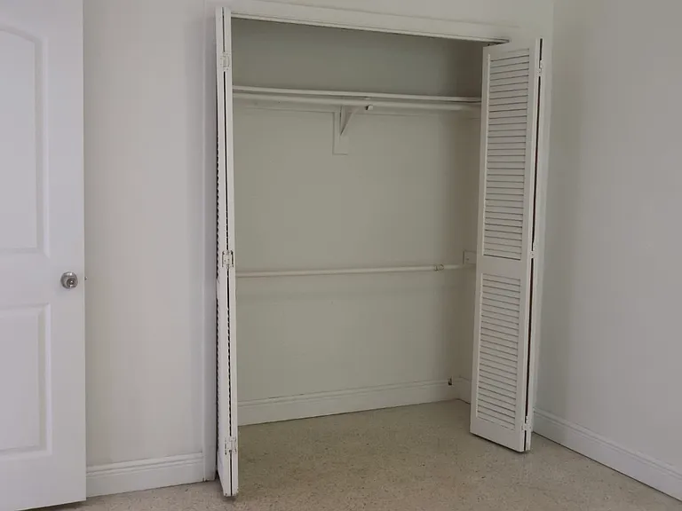 528 SW 6th St #6 — Photo 21