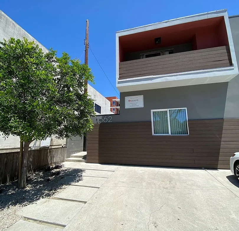 Barry Ave, Los Angeles — Photo 3