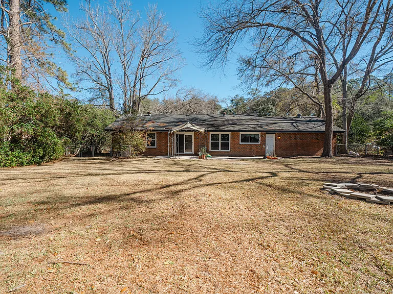 615 Olmstead Dr — Photo 13