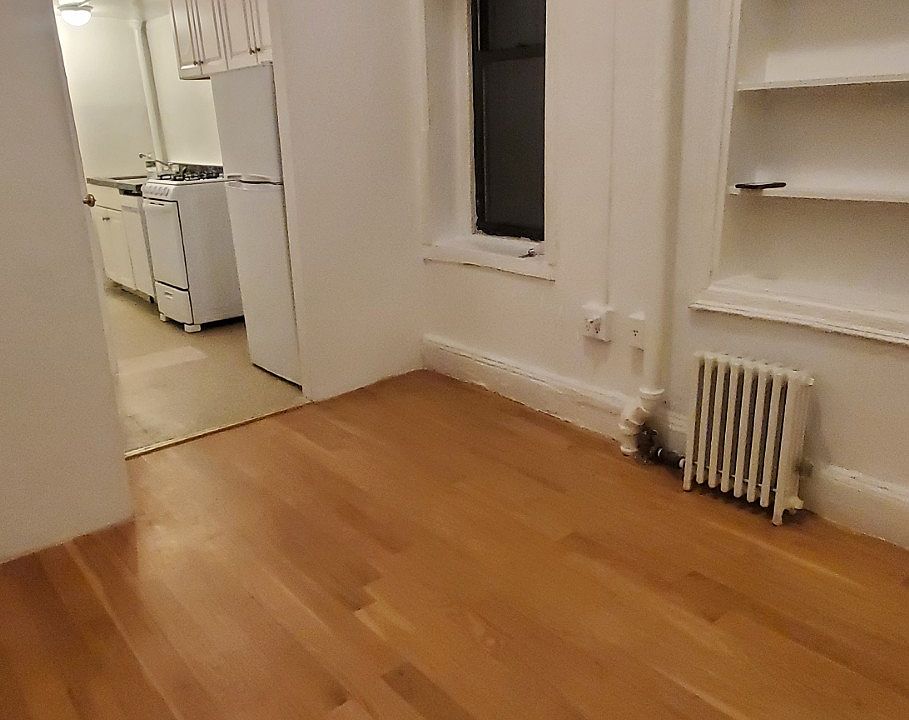 1st image of 554 W 50th St APT 1RE