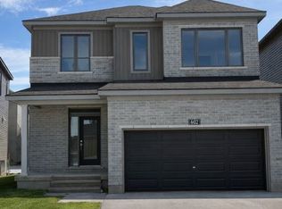 602 Glade Grv, Ottawa, ON K2V 0B4