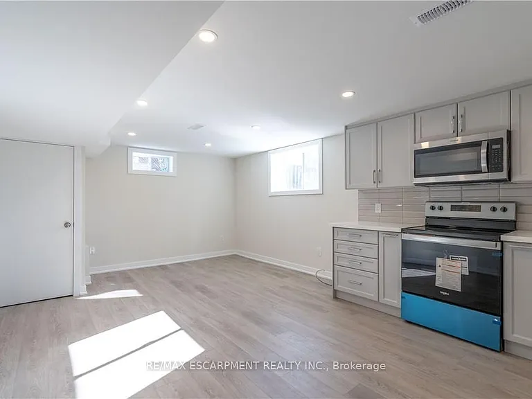 749 Upper Ottawa St #2 — Photo 6