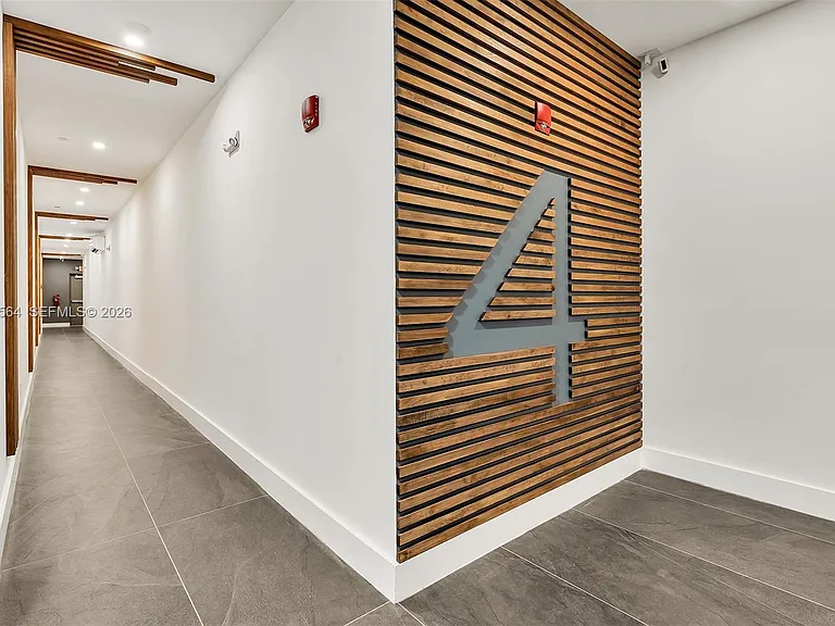 2100 Miami Rd #401 — Photo 4