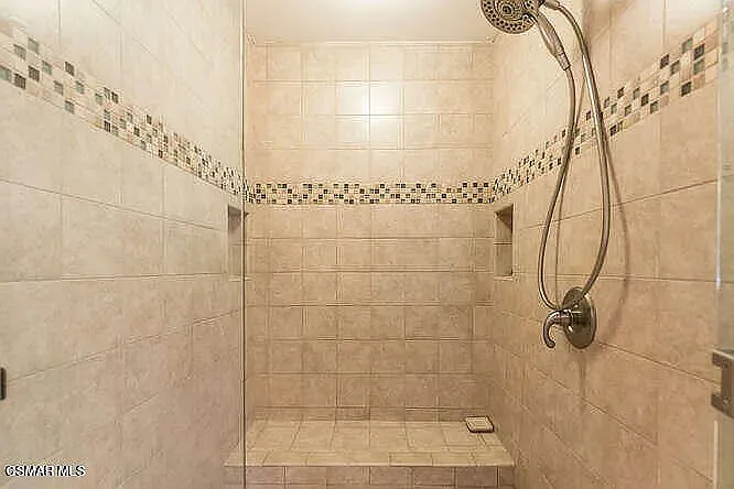 4046 Oak Glen Ct — Photo 10