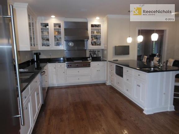 Wonderful gourmet kitchen.