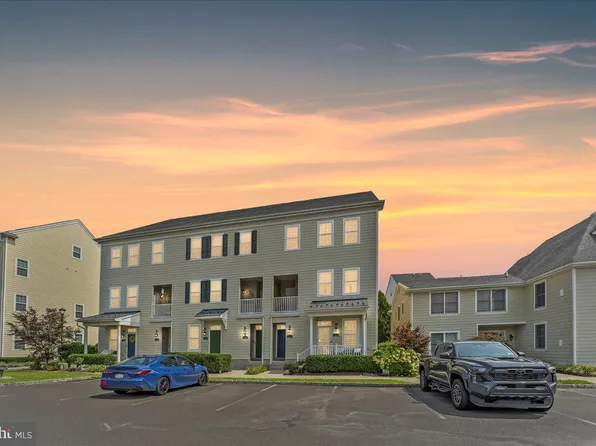 121 Hagen Dr, Bensalem, PA 19020