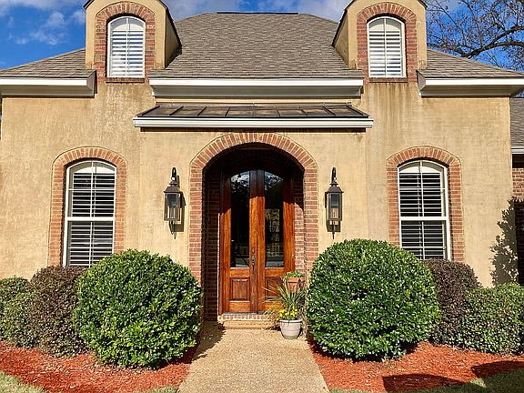 2nd image of 304 Woodlands Green Pl