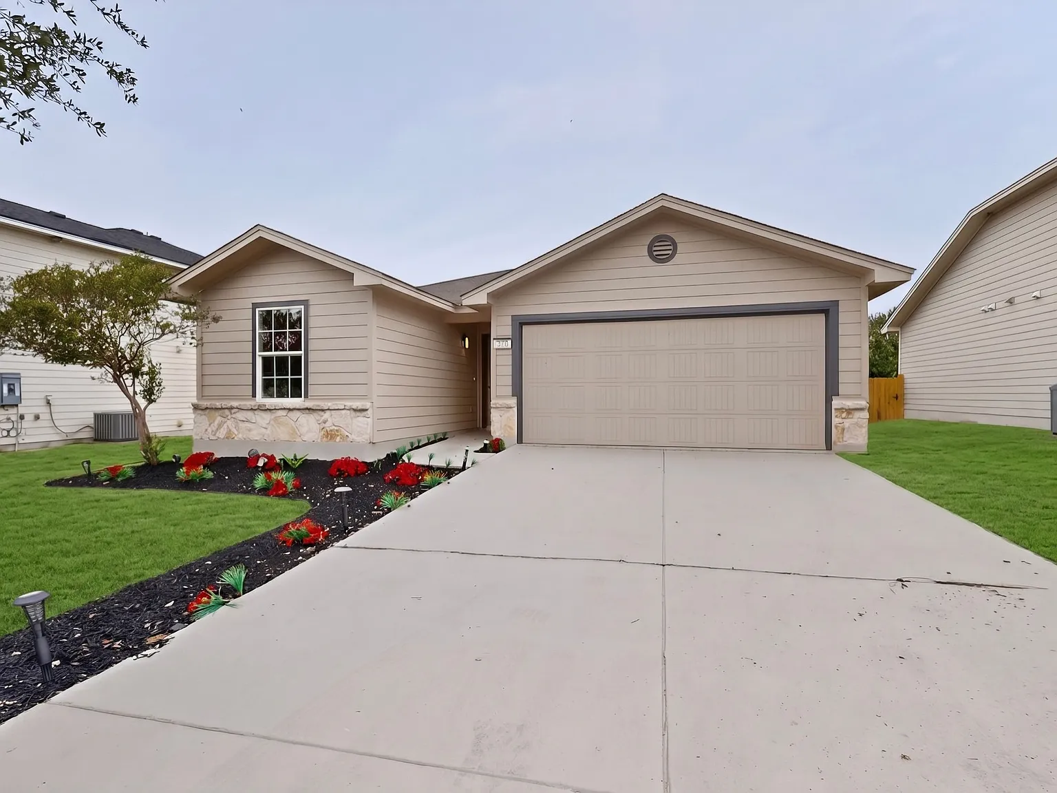 3 bed, 1276 sqft, $1,595 — Photo 1