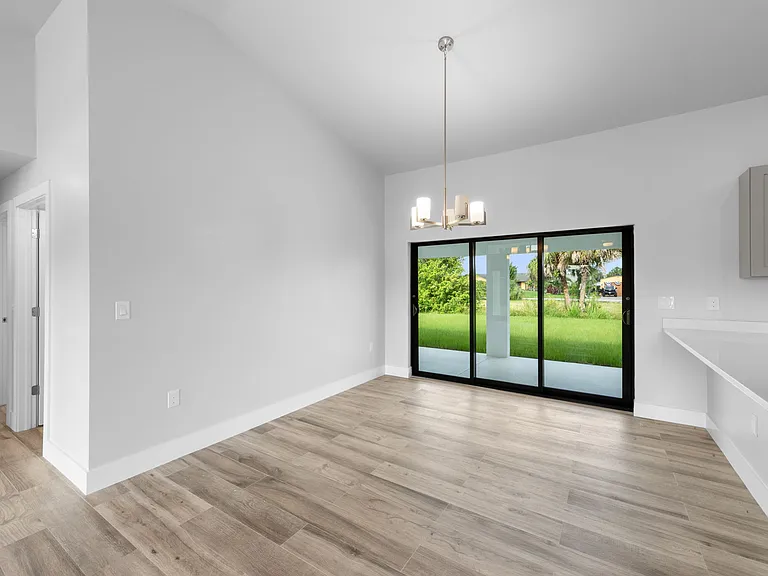 6151 Hershey Ave — Photo 10