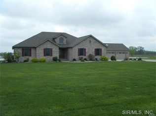 17540 Woodland Ln, Breese, IL 62230