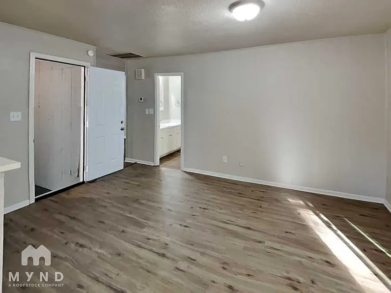 713 Kingman Rd — Photo 4