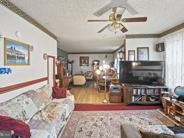 4416 Devereaux St, Philadelphia, PA 19135