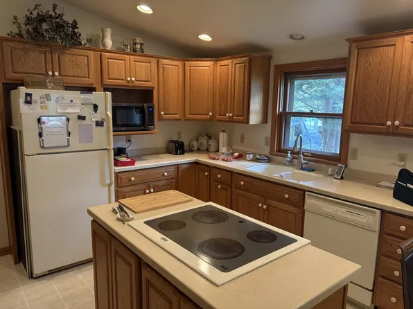 1235 Viebahn STREET, Manitowoc, WI 54220