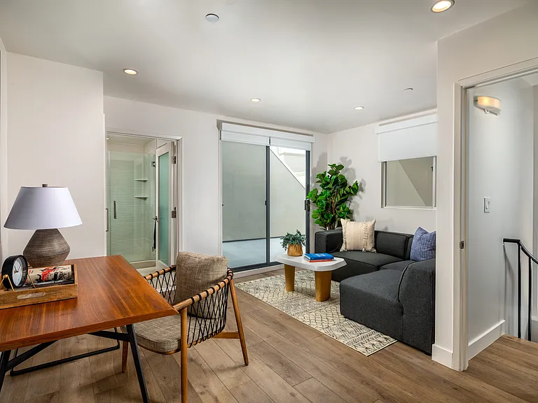 Residences on 3rd Street Promenade — Photo 23