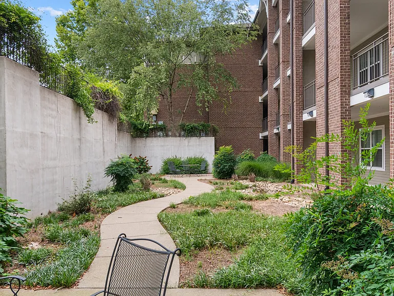 2310 Elliott Ave #109 — Photo 23