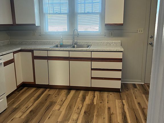 5th image of 115 Deaton St
