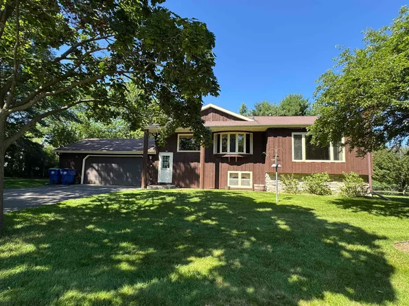 185 Island Dr, Iola, WI 54945