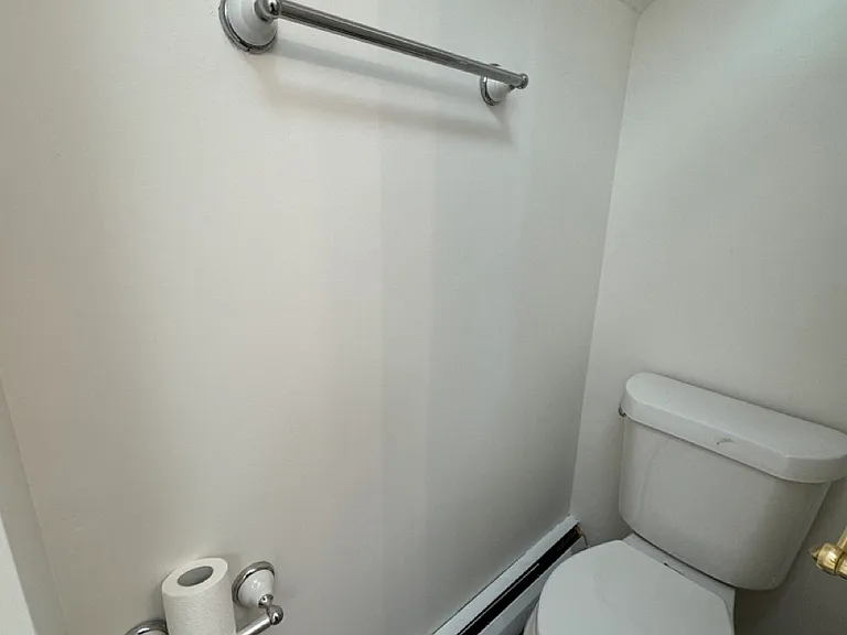 6121 Clinton St — Photo 17
