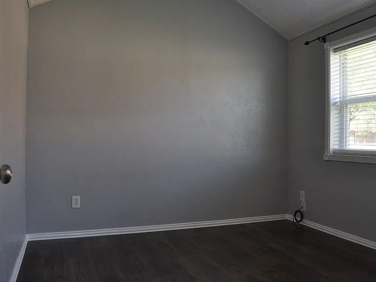 705 Katy Ln — Photo 11