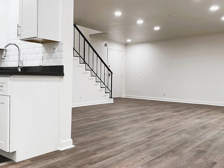 515 S Hobart Blvd #9 — Photo 6