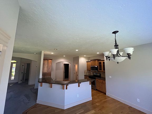2nd image of 600 W Yosemite Dr