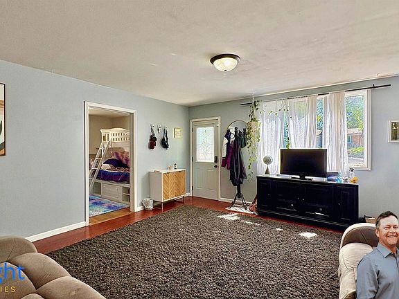 3rd image of 528 S 8th St