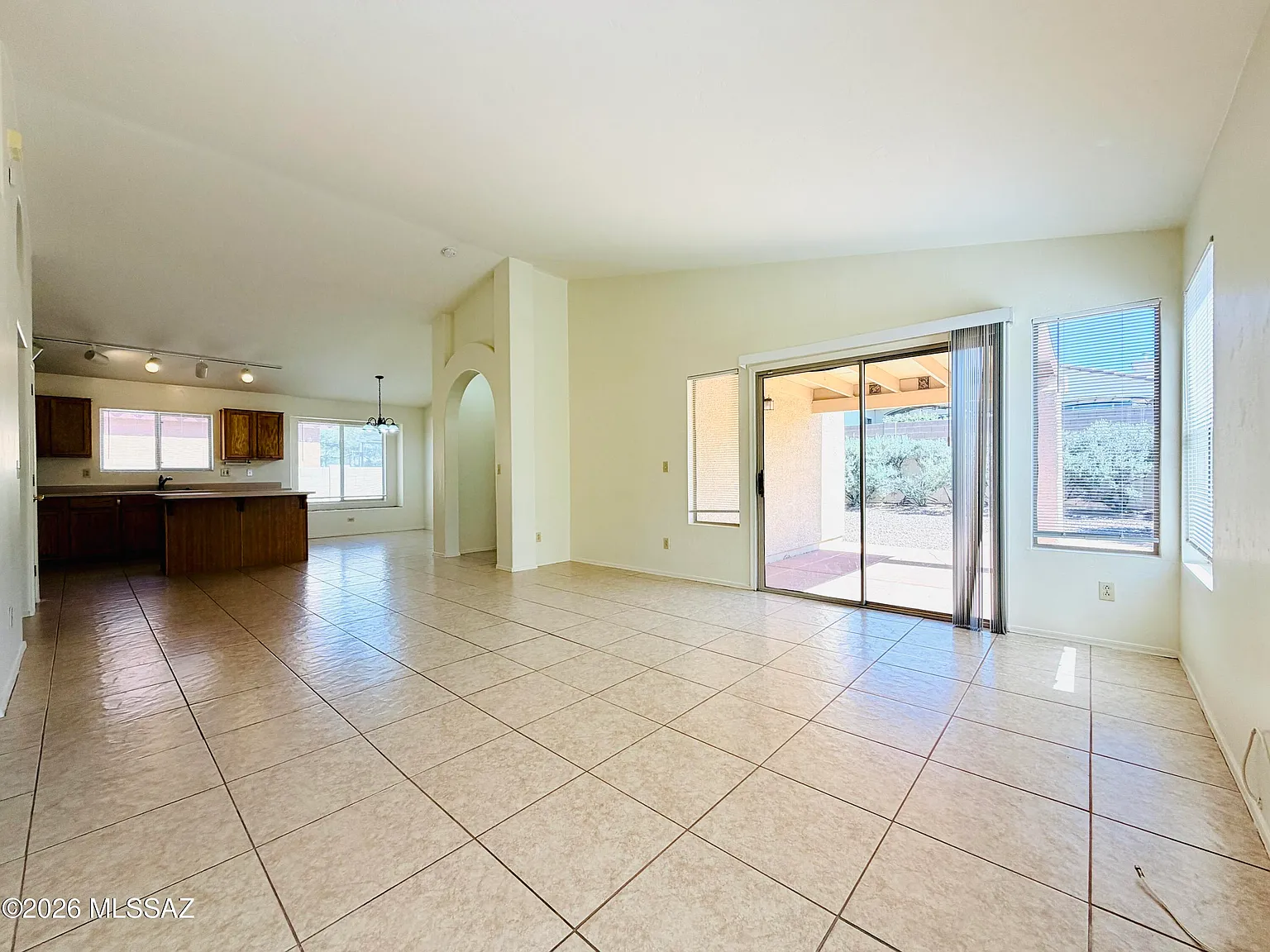 3 bed, 2.0 bath, 1521 sqft, $1,795 — Photo 3