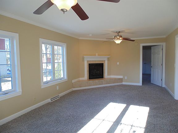 3rd image of 109 Horseshoe Dr