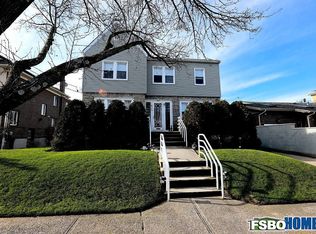 215 Beach 138th St, Belle Harbor, NY 11694