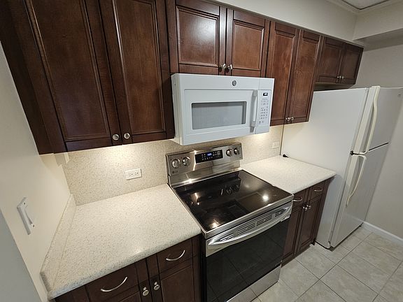 2nd image of 2029 Nuuanu Ave APT 504