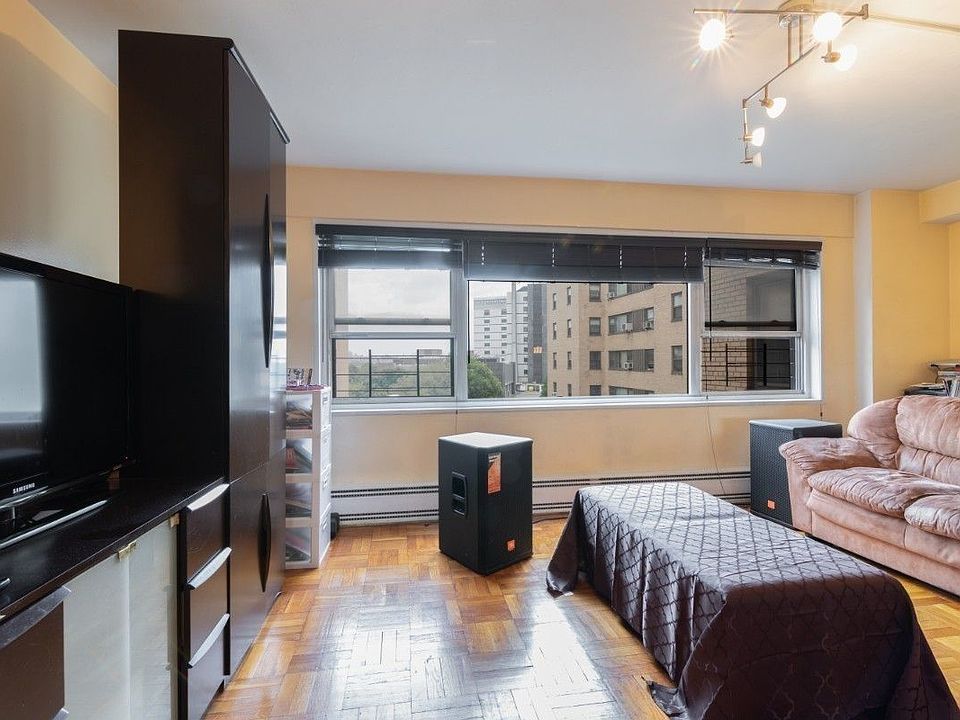 1st image of 7 Fordham Hill Oval APT 10A