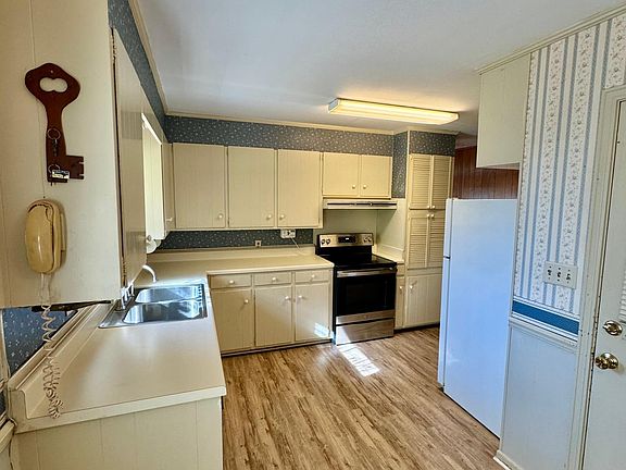 4th image of 1009 Greystone St