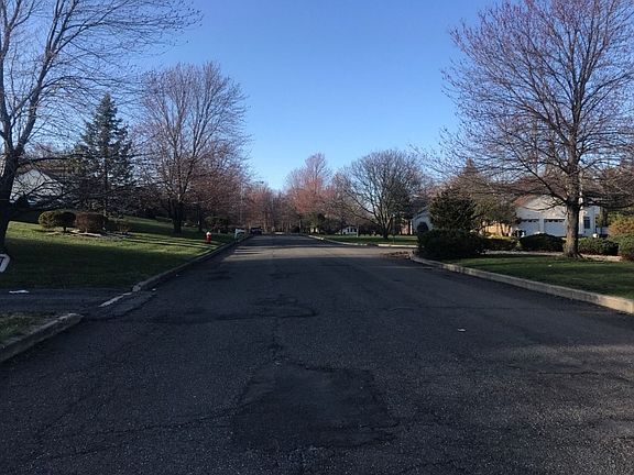 4th image of 4 Stark Ct