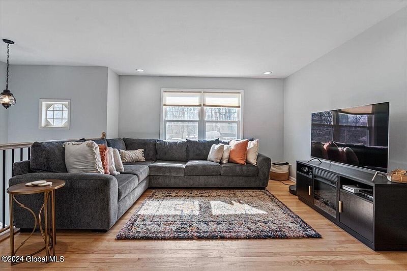5th image of 3335 Ralph Street
