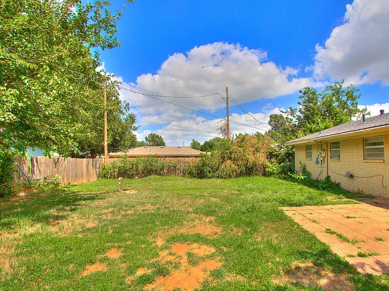 105 Paul Ave — Photo 32