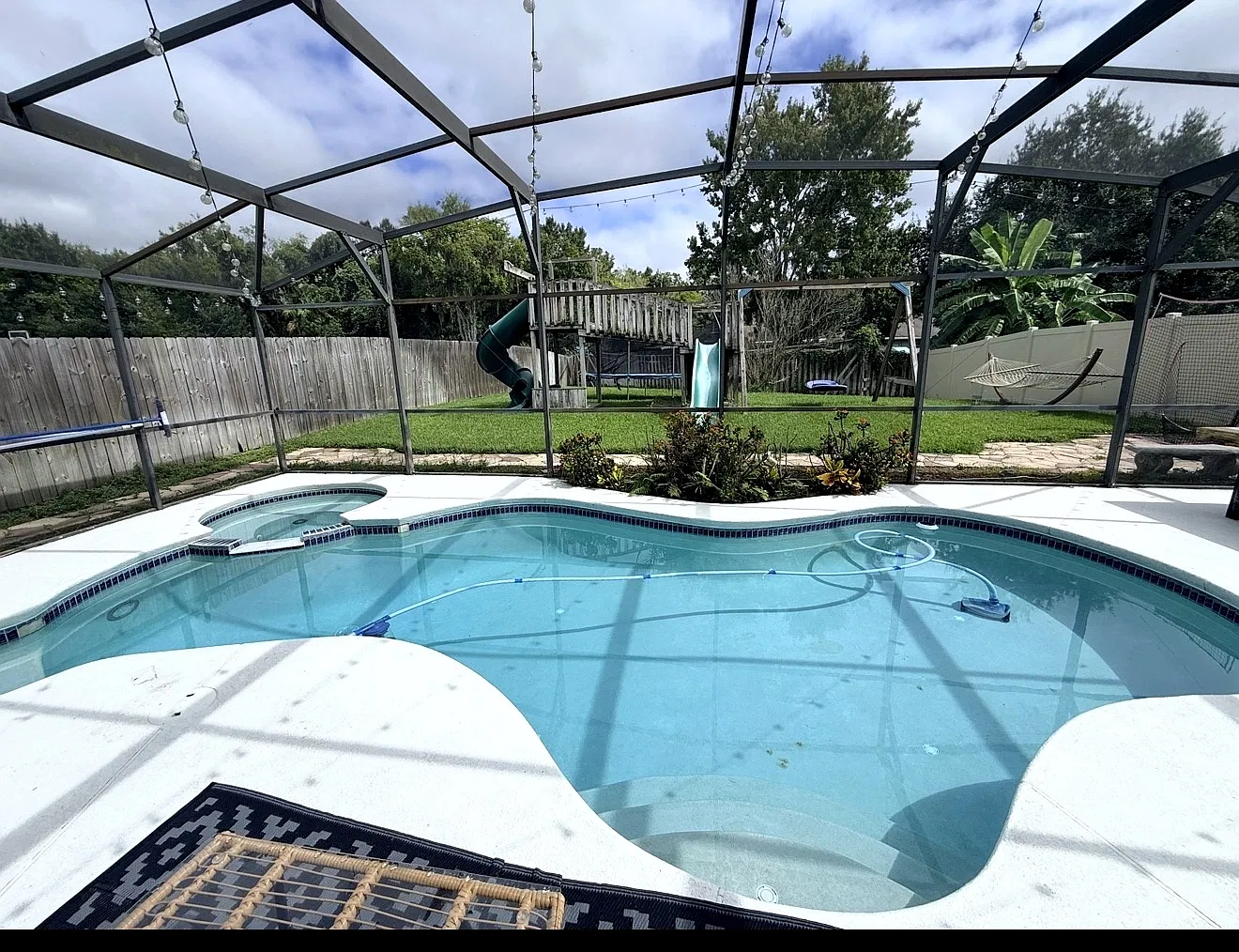 6 bed, 3479 sqft, $3,650 — Photo 2