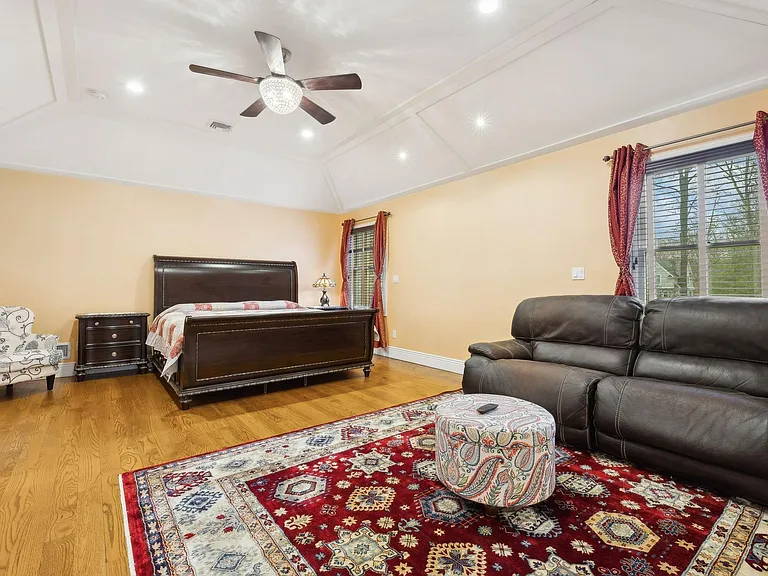 324 Lake St — Photo 35