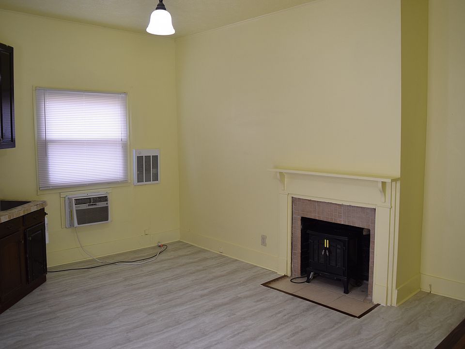 2nd image of 210 Depot St APT A