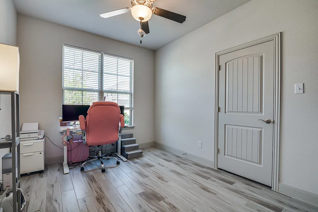4 bed, 1747 sqft, $2,400 — Photo 4