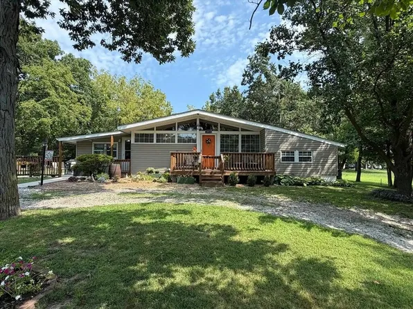 1015 W Bourke St, Macon, MO 63552