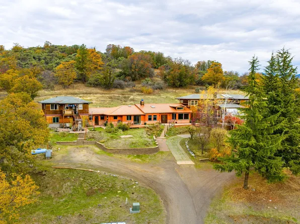 2026 Ashland Mine Rd, Ashland, OR 97520