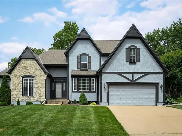 12826 Larsen St, Overland Park, KS 66213