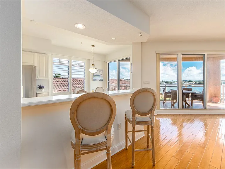 521 Mandalay Ave #410 — Photo 11