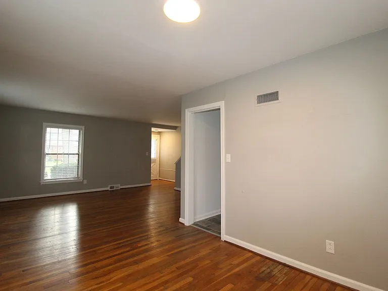 7518 Terrace St — Photo 5
