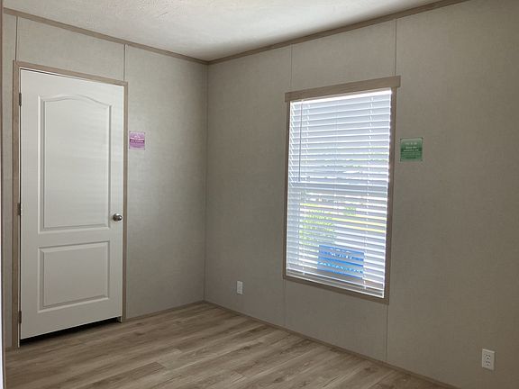 4th image of 95 Lucile St