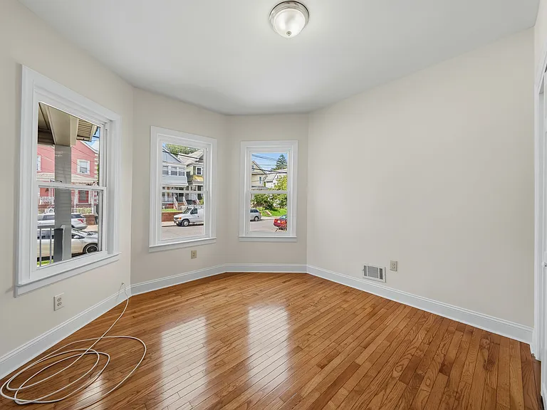 136-138 Elm St #1 — Photo 3