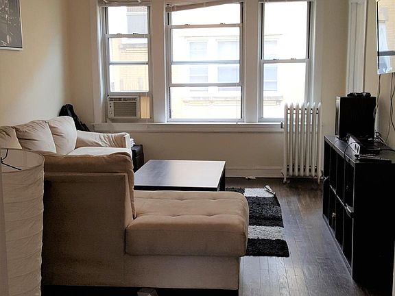 4th image of 4006.5 N Kenmore Ave #2E
